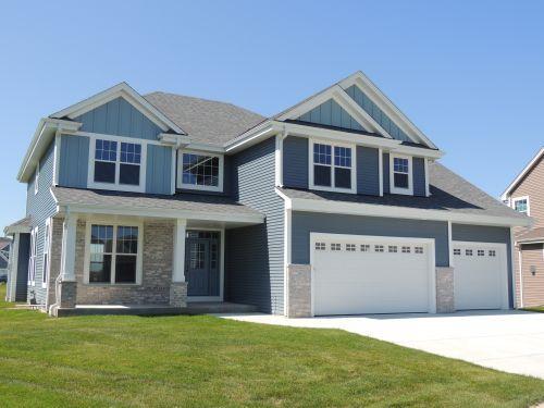 1330 Rosewood Ct, Oconomowoc, WI 53066