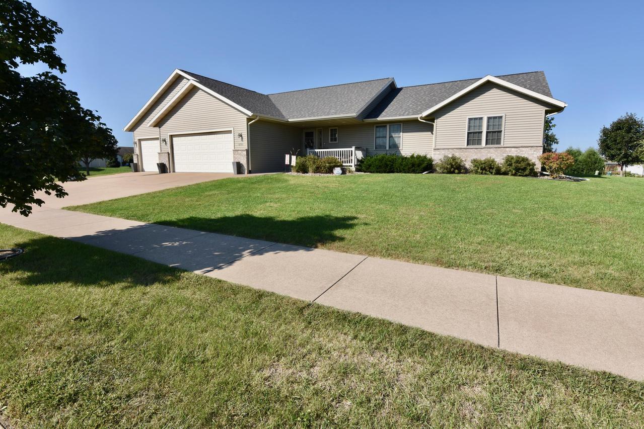 1202 Pioneer Dr., Holmen, WI 54636