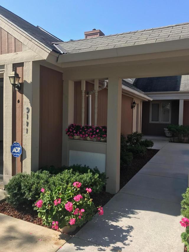 9111 N Sycamore Ct, Bayside, WI 53217