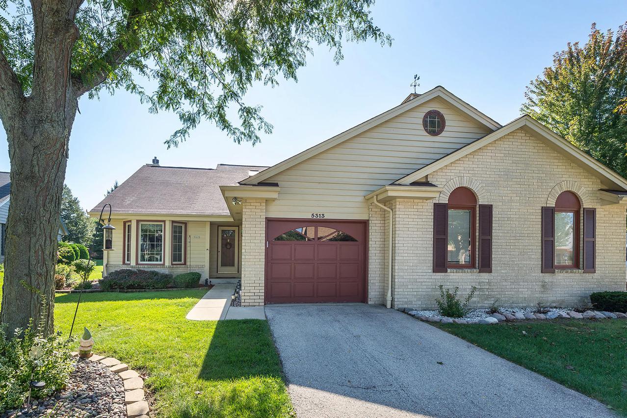 5313 S Cambridge Ln, Greenfield, WI 53221