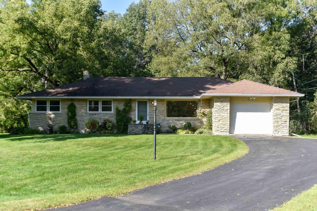 W222N8399 Plainview Pkwy, Lisbon, WI 53089