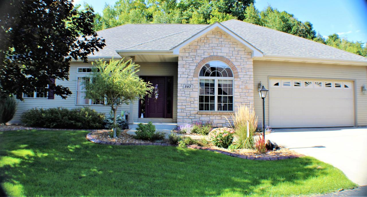 507 Drumlin Cv, Slinger, WI 53086