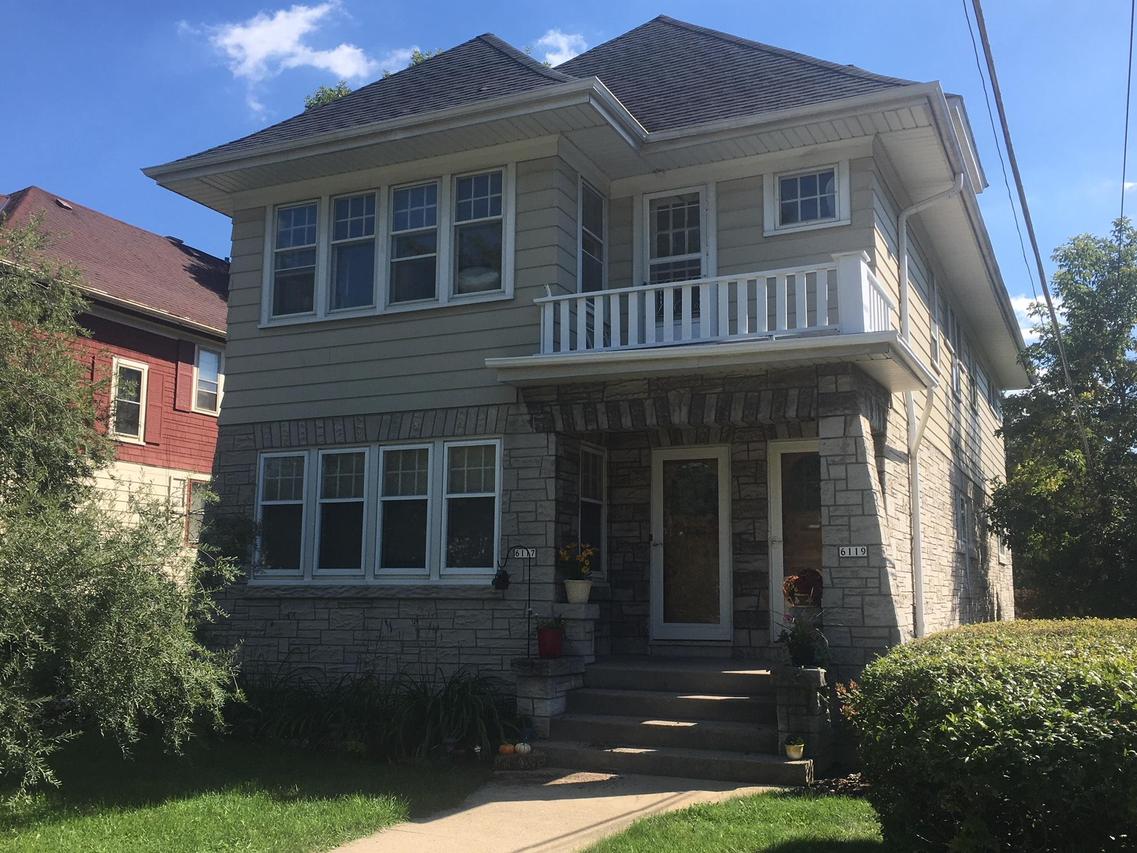 6117 W Lloyd St #6119, Wauwatosa, WI 53213