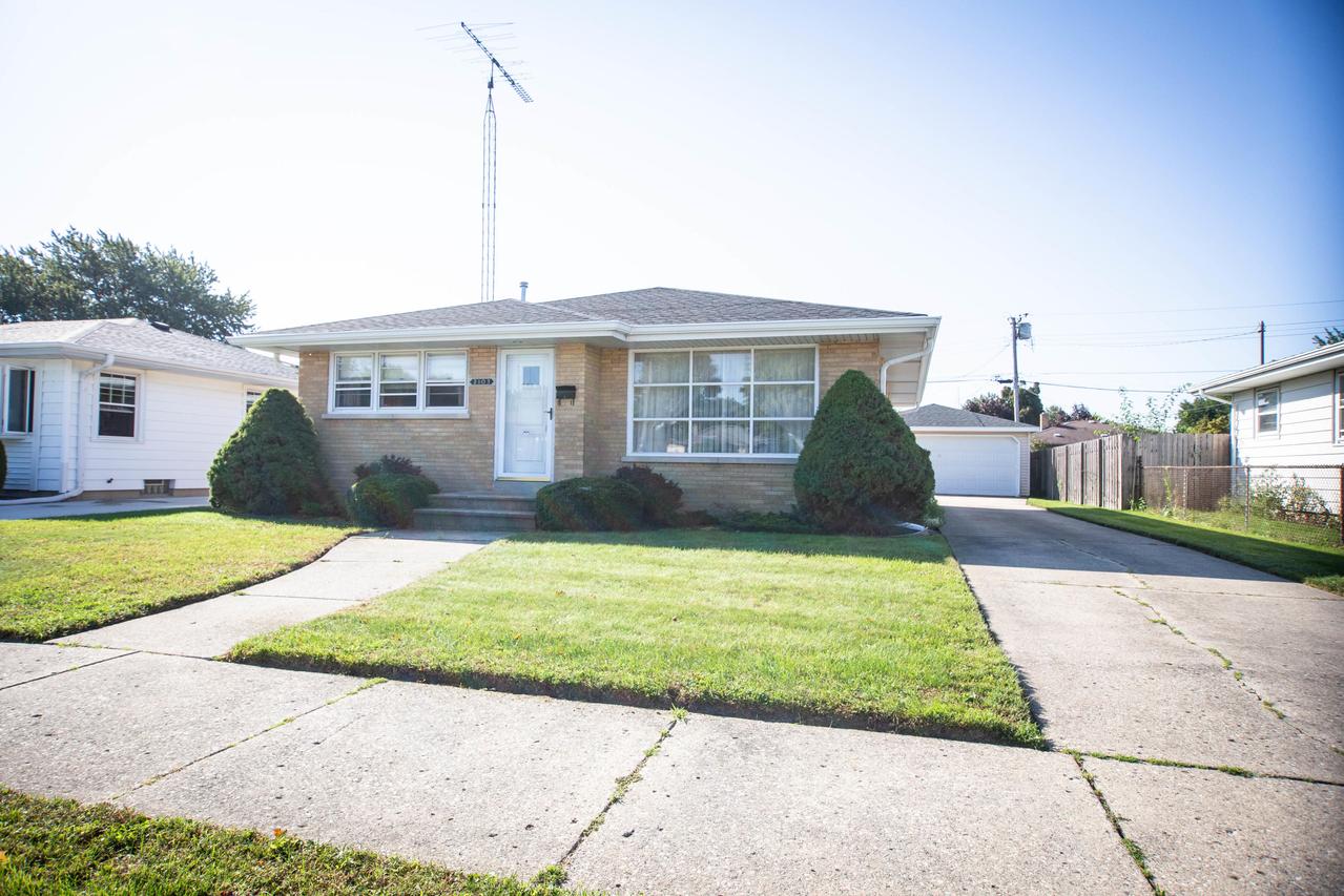 2103 21st St, Kenosha, WI 53140