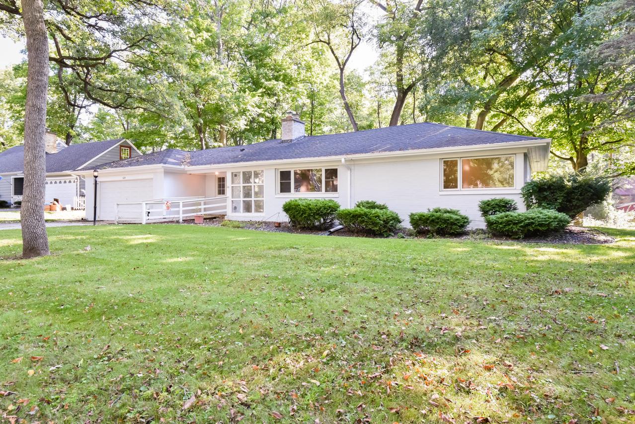 1634 N 122nd St., Wauwatosa, WI 53226