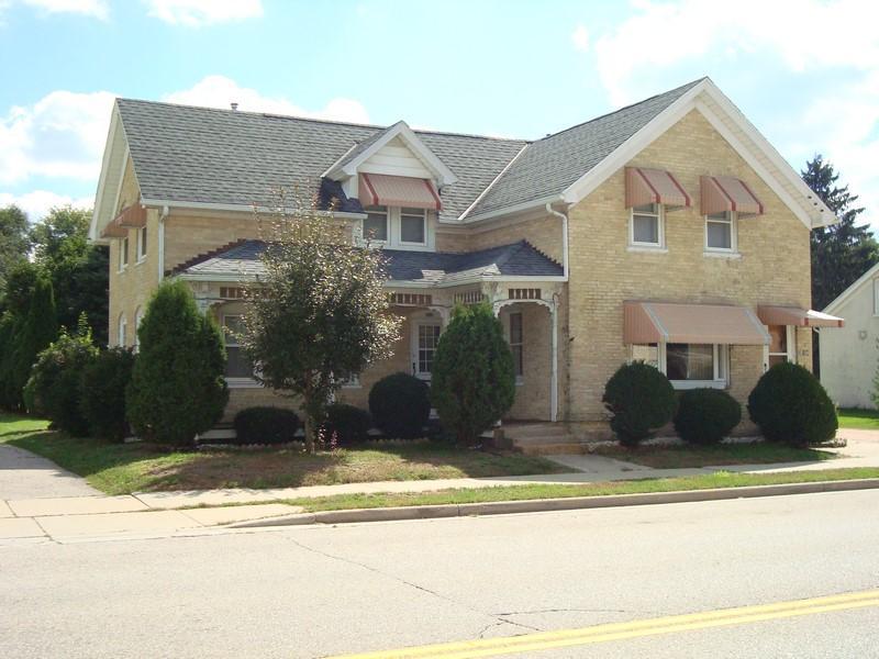 314 Kettle Moraine Dr, Slinger, WI 53086