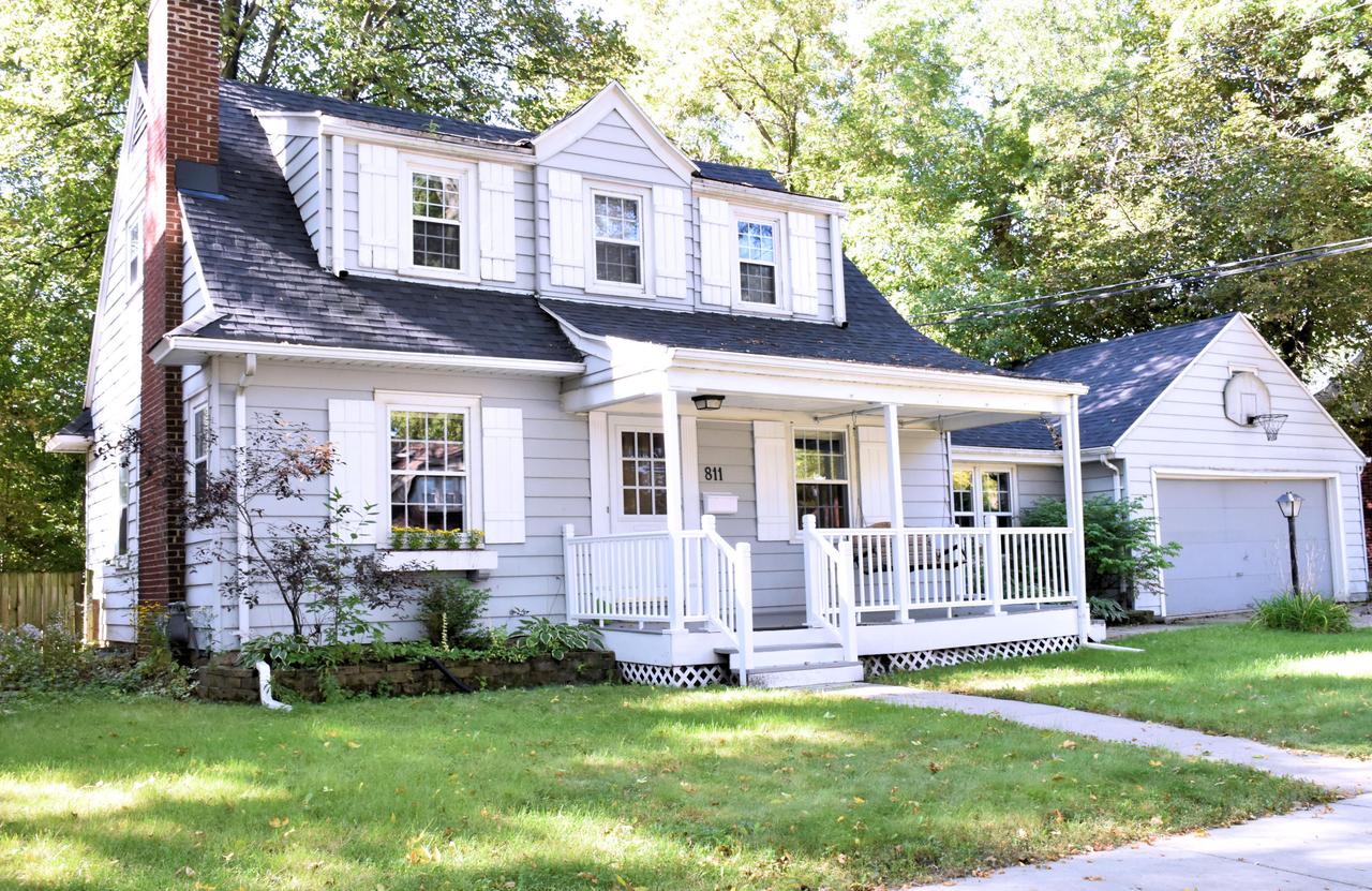 811 W Eula Ct, Glendale, WI 53209