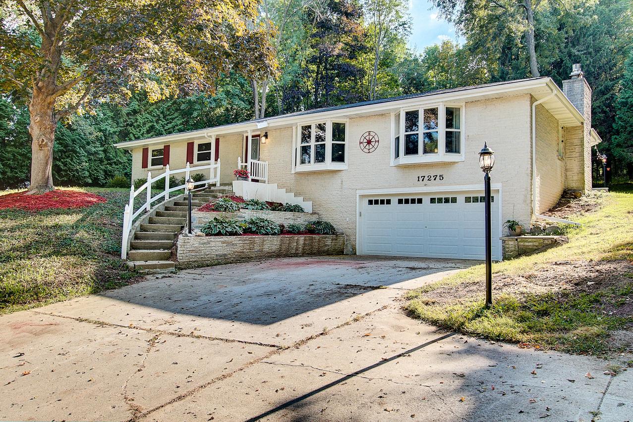 17275 Holly Ln, Brookfield, WI 53045