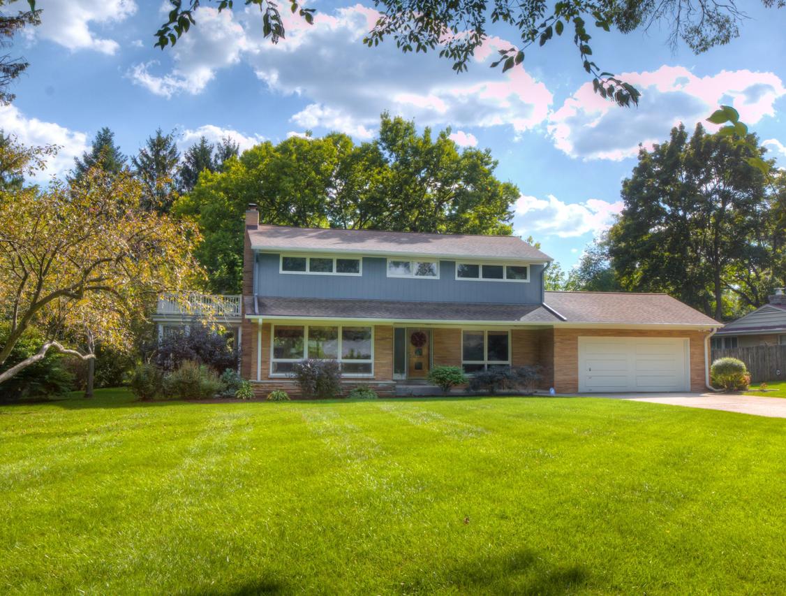 215 E Bradley Rd, Fox Point, WI 53217