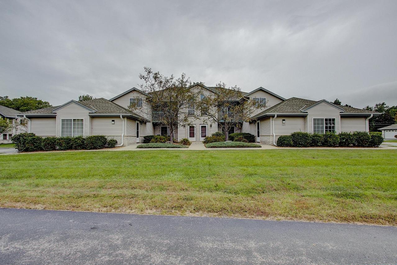 1029 Guthrie Rd #6, Waukesha, WI 53186
