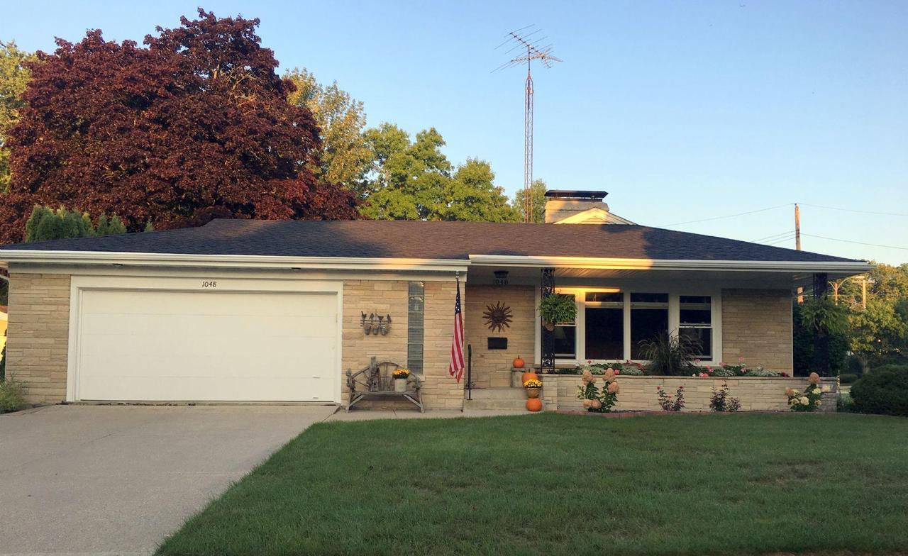 1048 W Crescent Dr, Manitowoc, WI 54220