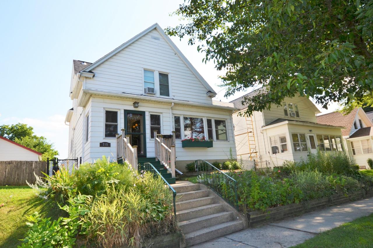 715 40th St, Kenosha, WI 53140