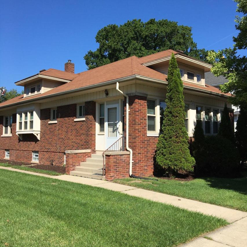 2052 Saint Clair St., Racine, WI 53402