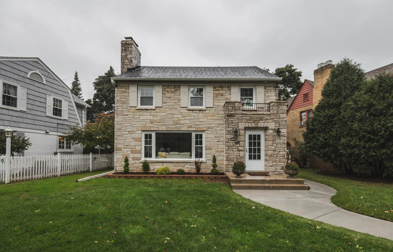 318 E Lexington Blvd, Whitefish Bay, WI 53217