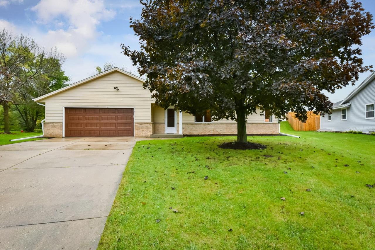 4143 S Regal Manor, New Berlin, WI 53151