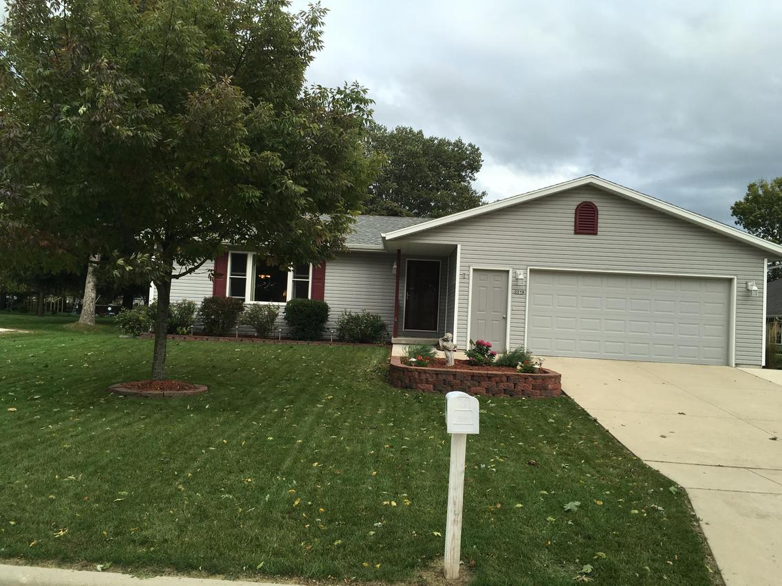 2219 Paul Rd, Manitowoc, WI 54220