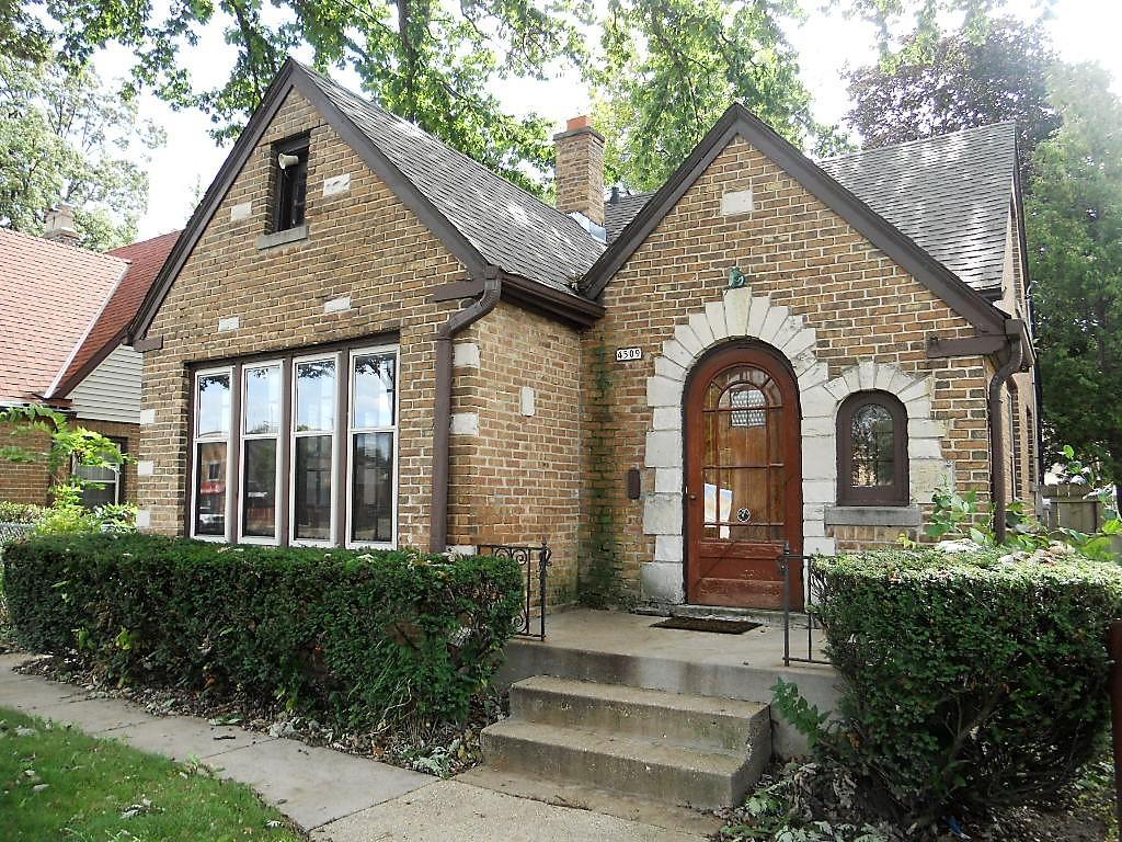 4509 W Capitol Dr, Milwaukee, WI 53216
