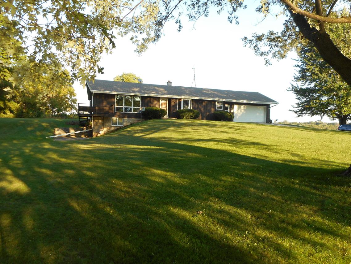 8828 Forest View, Farmington, WI 53040