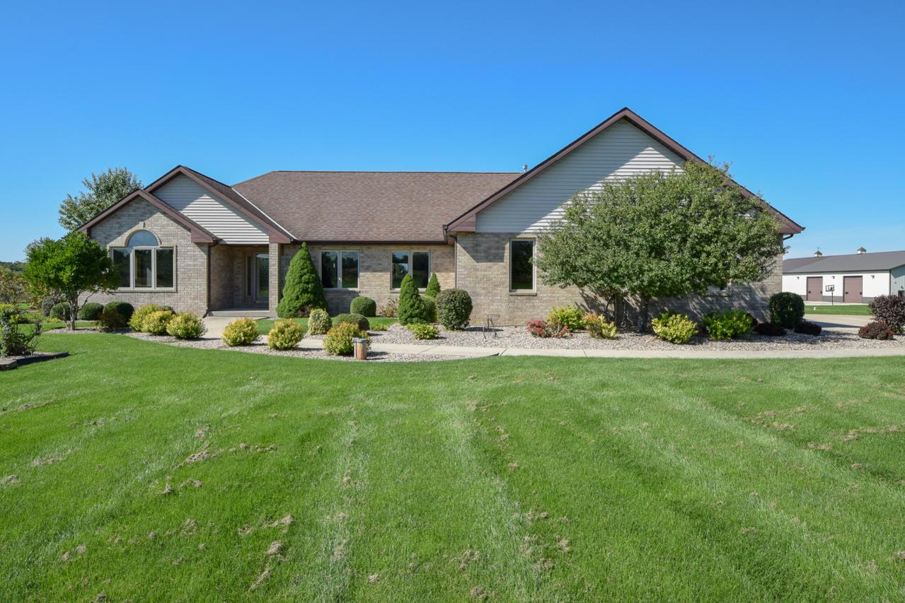 1927 43rd St, Raymond, WI 53108