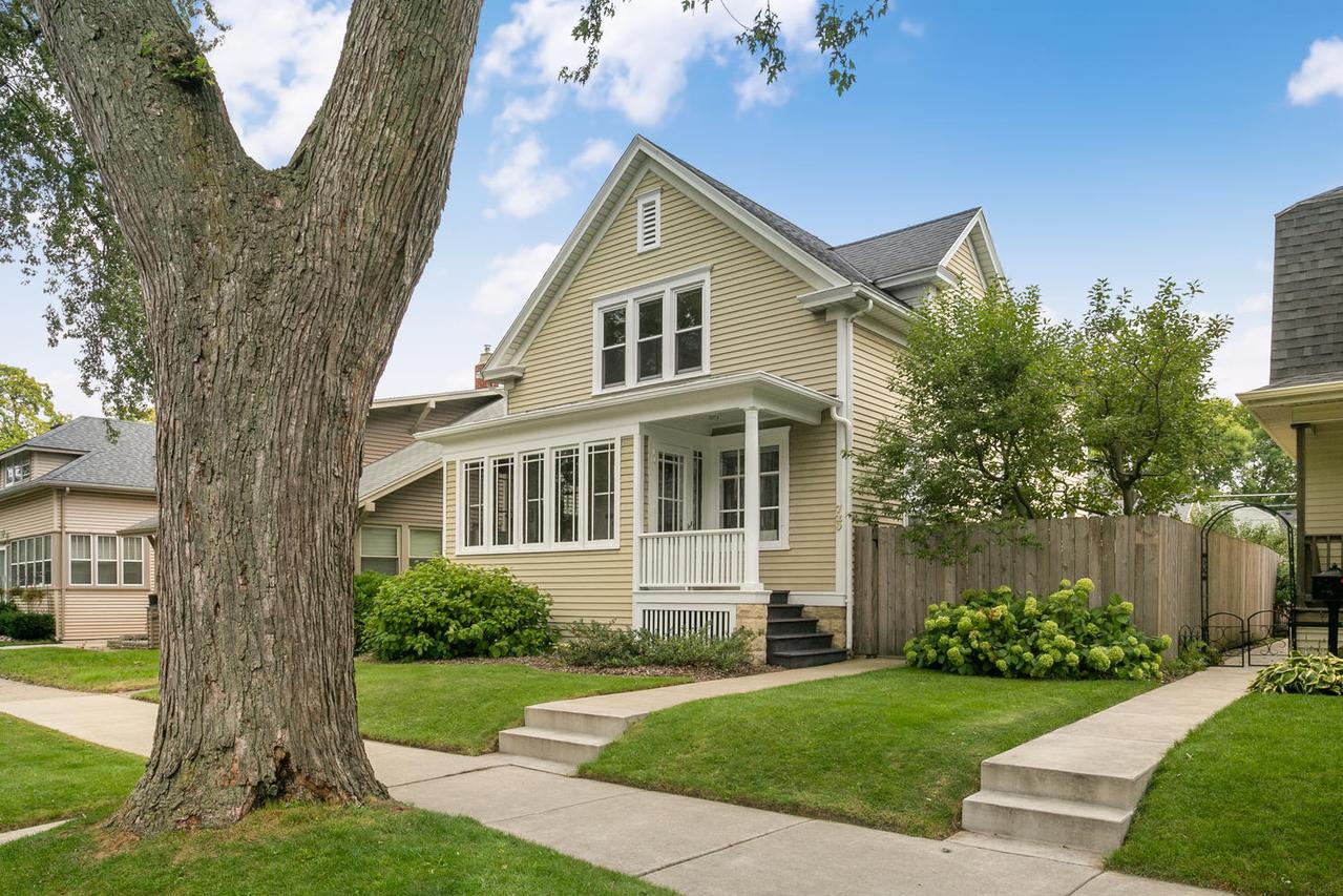 729 Blaine Ave, Racine, WI 53405