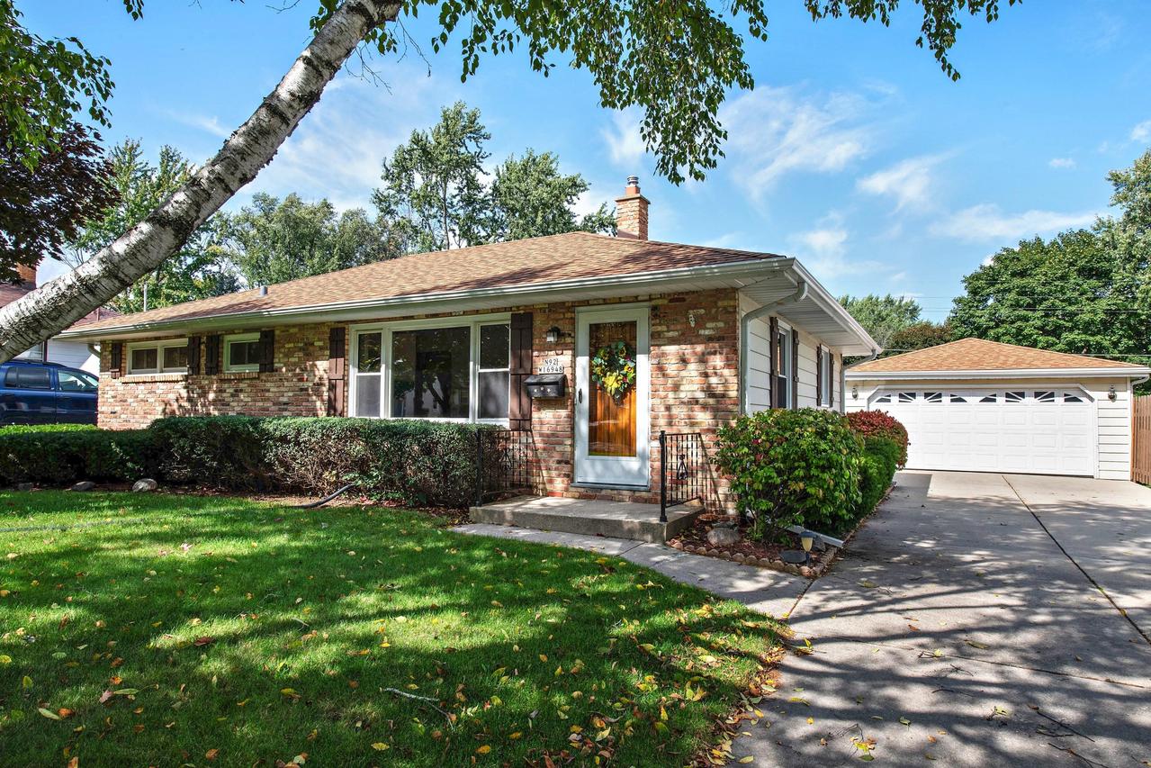 N92W16948 Roger Ave, Menomonee Falls, WI 53051