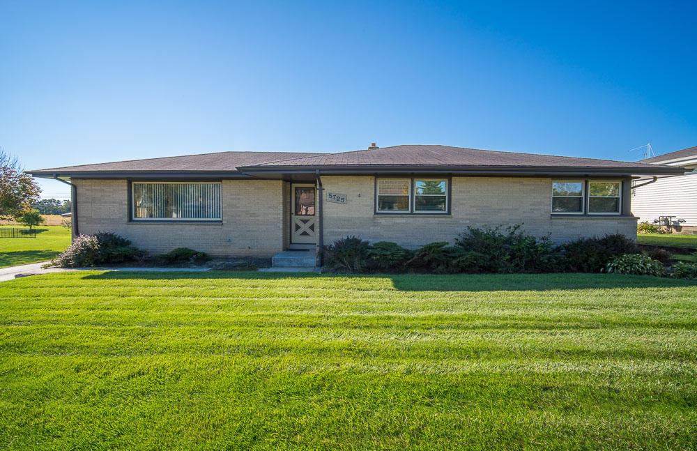 5725 Alburg Ave., Caledonia, WI 53406