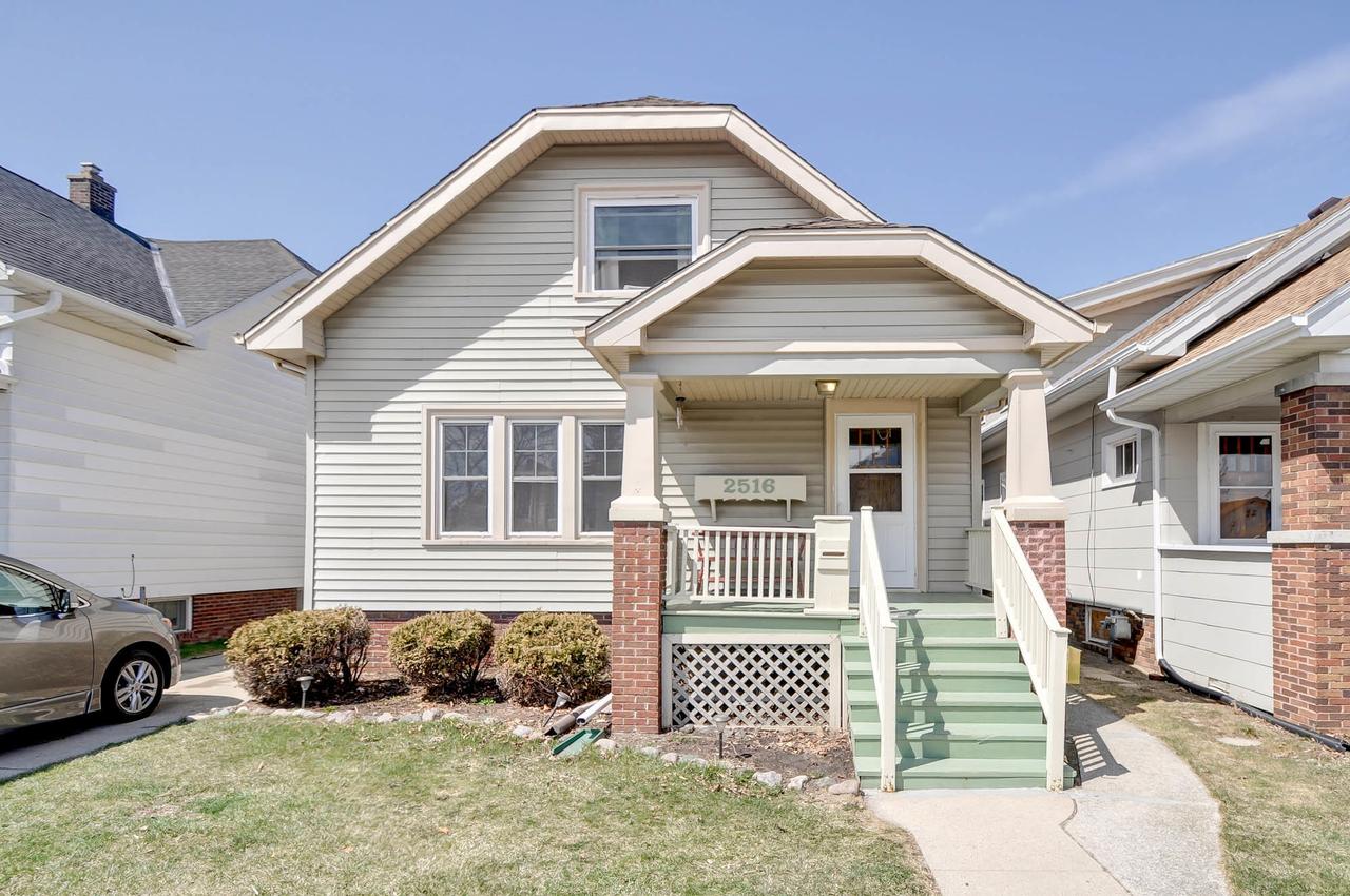 2516 Geneva St, Racine, WI 53402