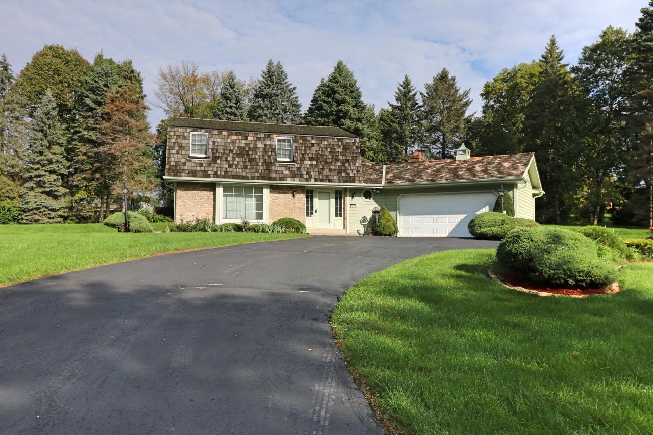 7670 Overlook Dr, Greendale, WI 53129