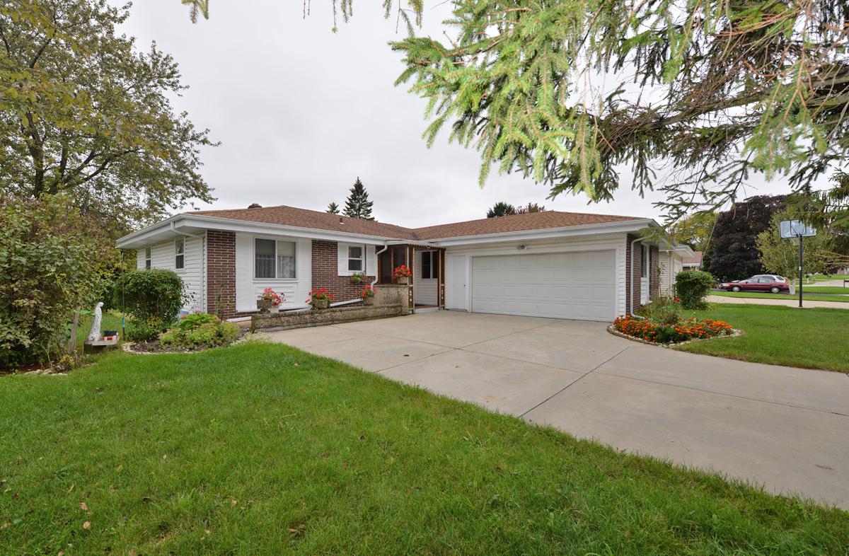 5005 Emstan Hills, Racine, WI 53406