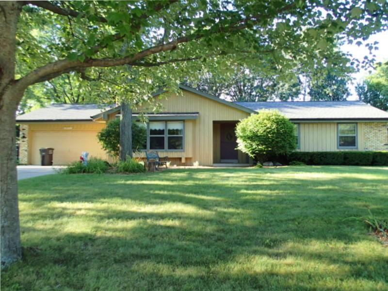 N26W22416 Ridgewood Ln, Pewaukee, WI 53186