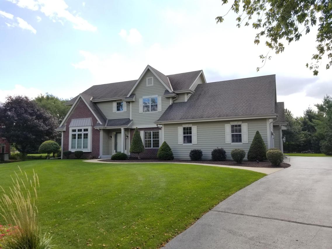 N27W26297 Crestview Dr, Pewaukee, WI 53072