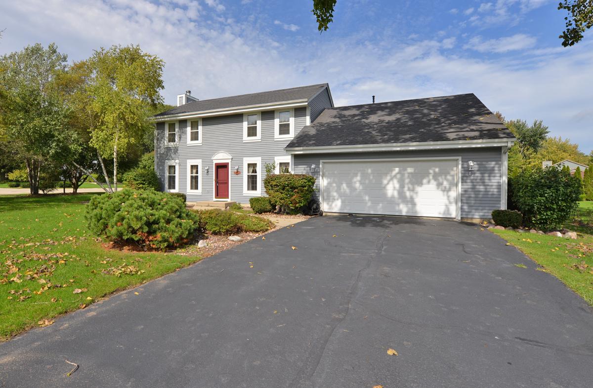 3360 S Elmwood Dr, Elmwood Park, WI 53405