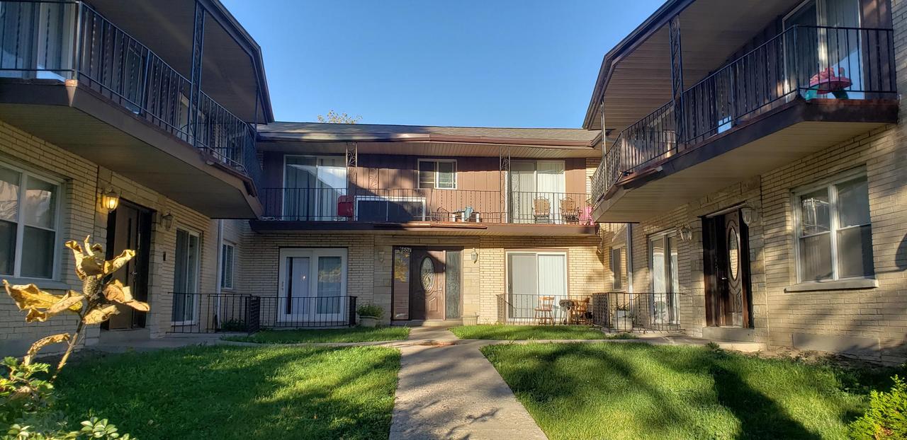 4651 N 36th St #4661, Milwaukee, WI 53209