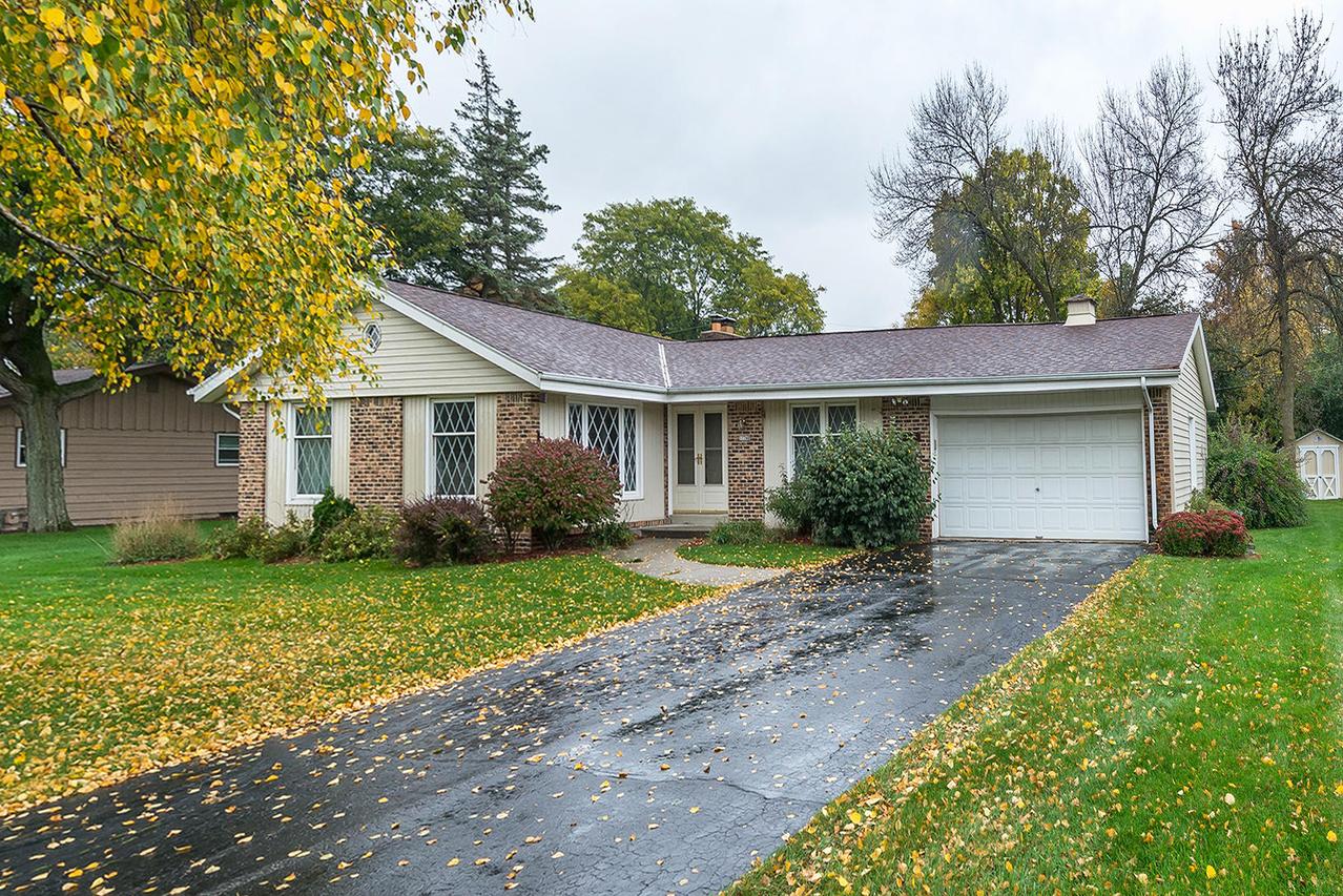 17740 Primrose Ln, Brookfield, WI 53045