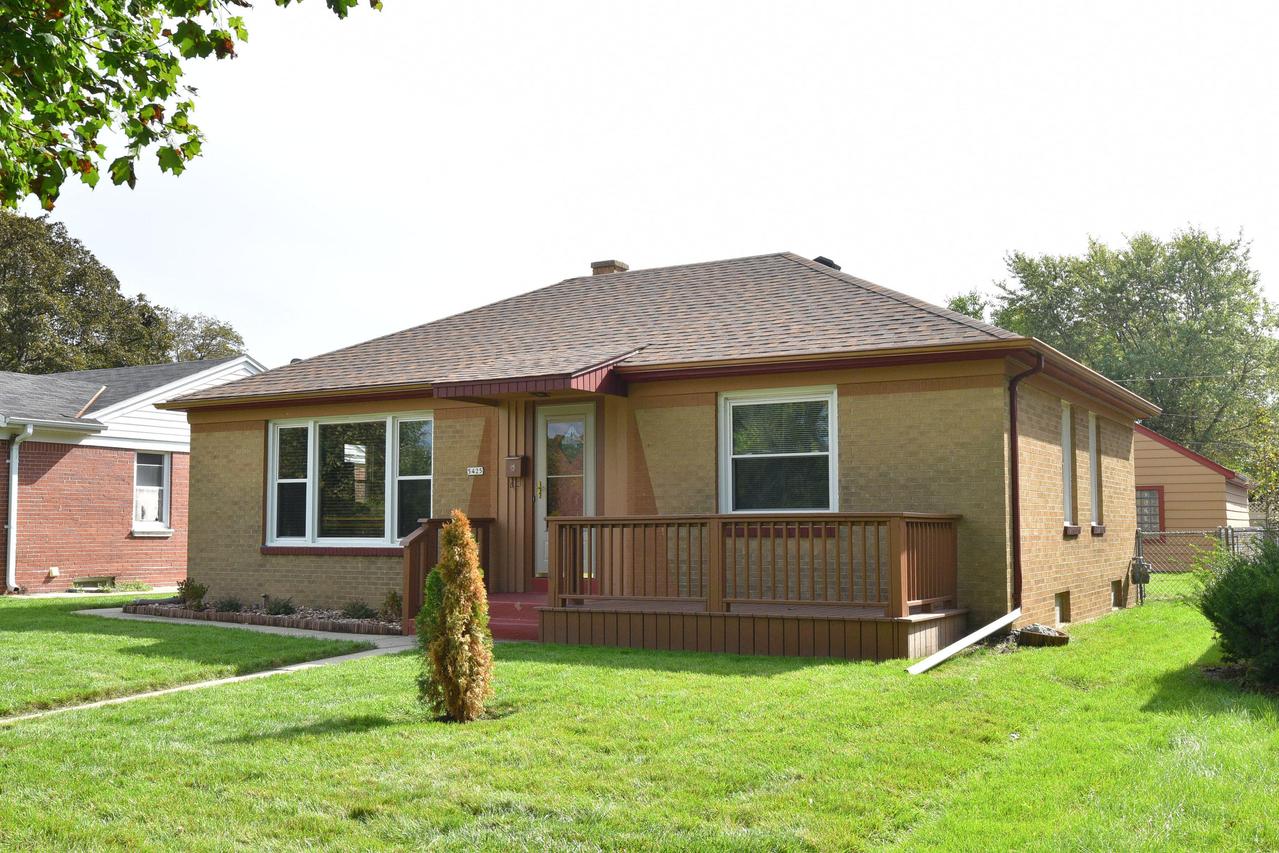5425 W Lincoln Creek Dr., Milwaukee, WI 53218