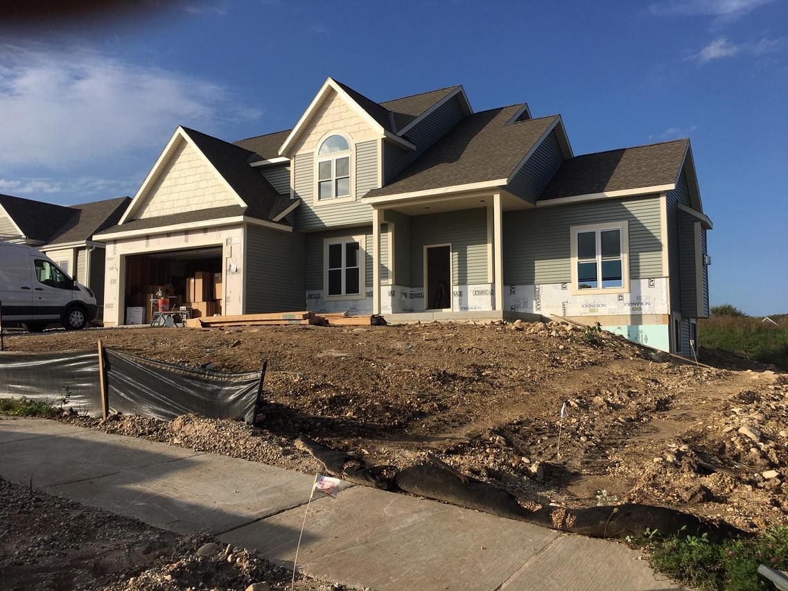 3612 Olde Howell Rd, Waukesha, WI 53188