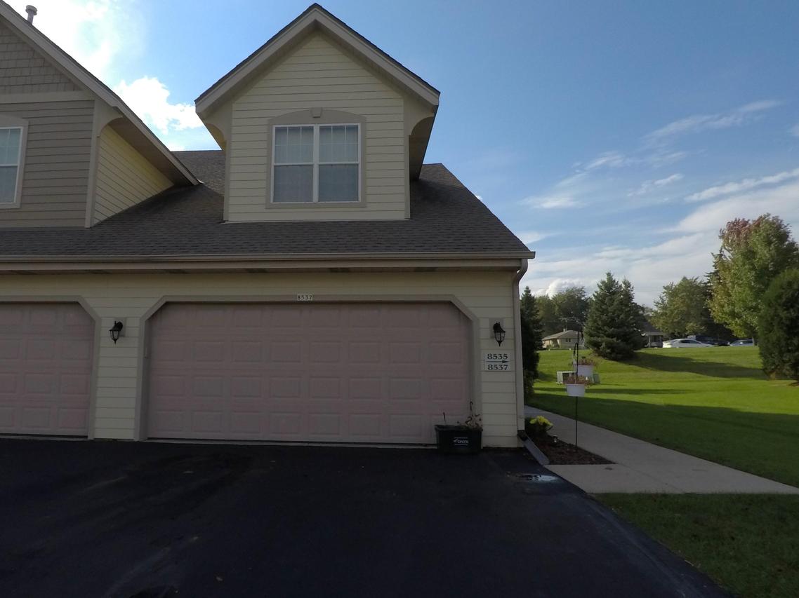 8537 S Stratford Rd, Oak Creek, WI 53154