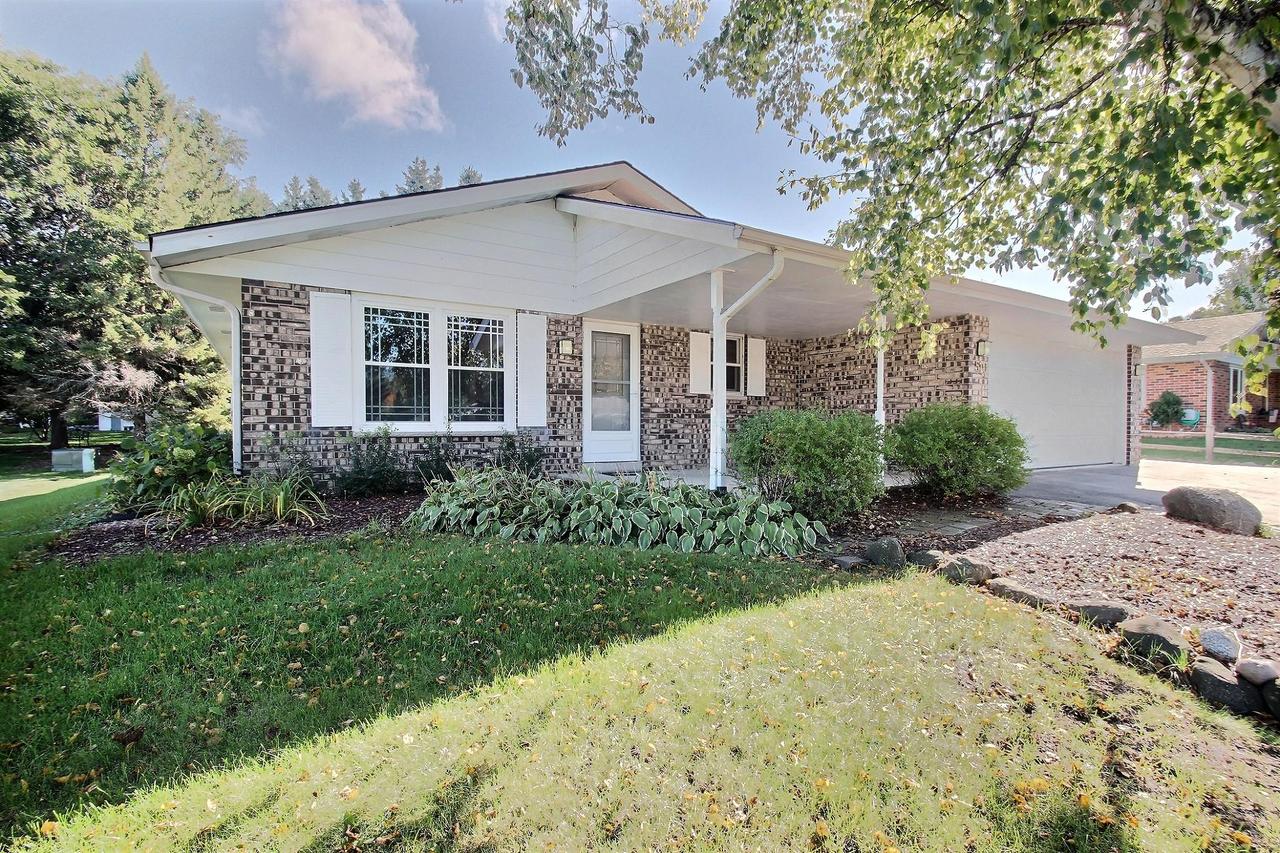 510 Highview Dr, Slinger, WI 53086