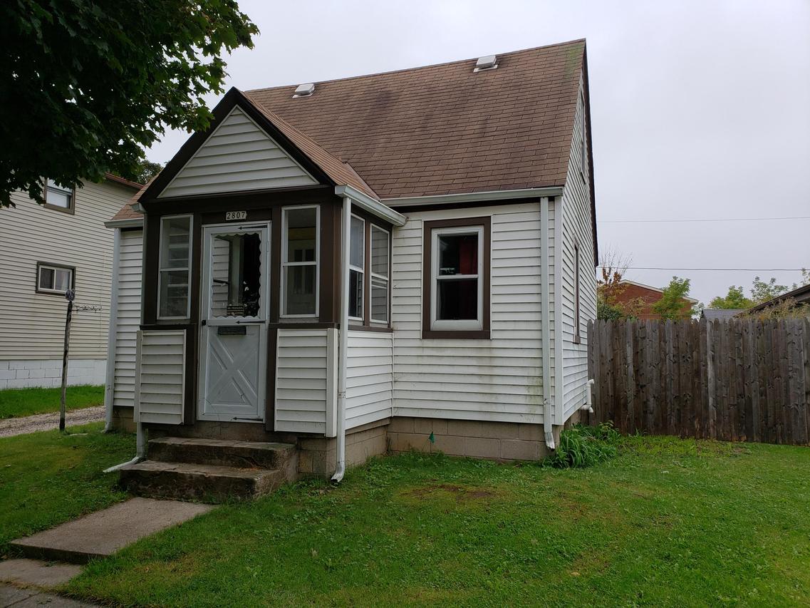 2807 E Vogel Ave, Cudahy, WI 53110