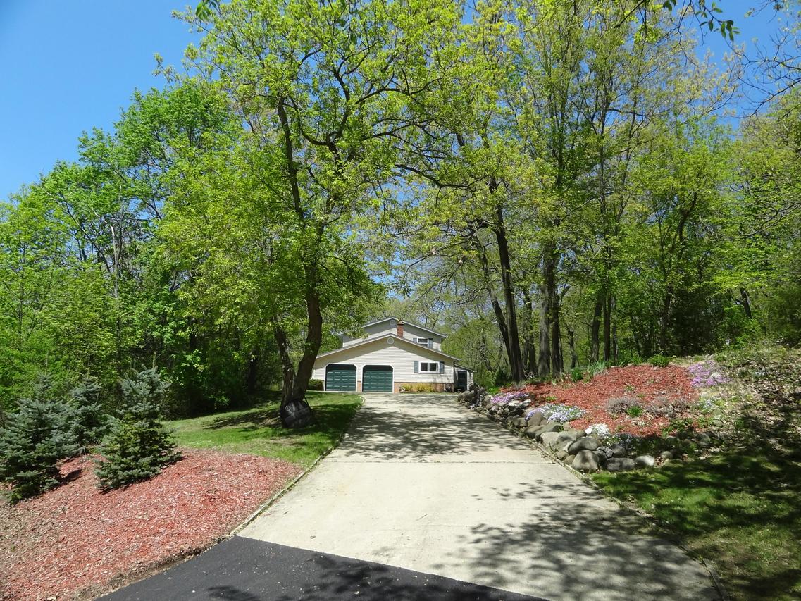 4450 Upland Dr, Richfield, WI 53017