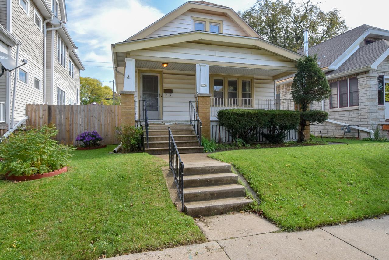 2230 S 68th St, West Allis, WI 53219