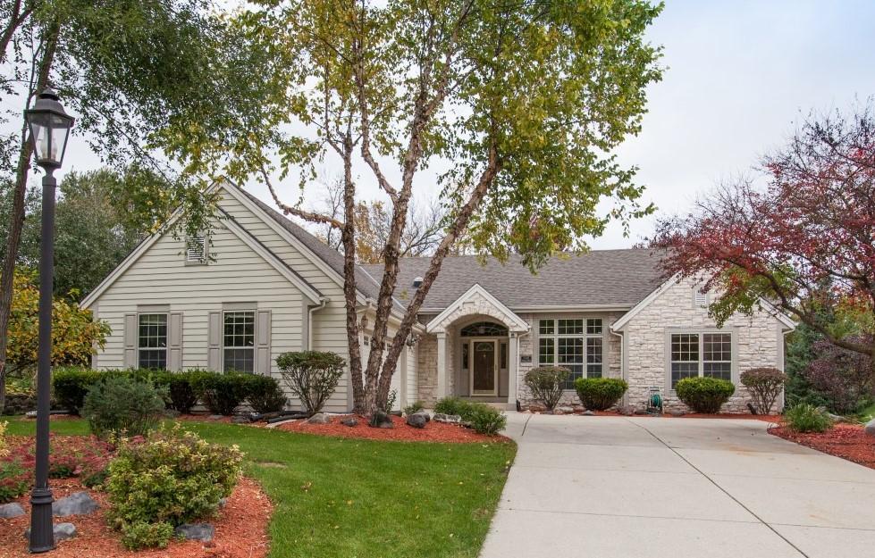 N48W16388 Lone Oak Ln, Menomonee Falls, WI 53051