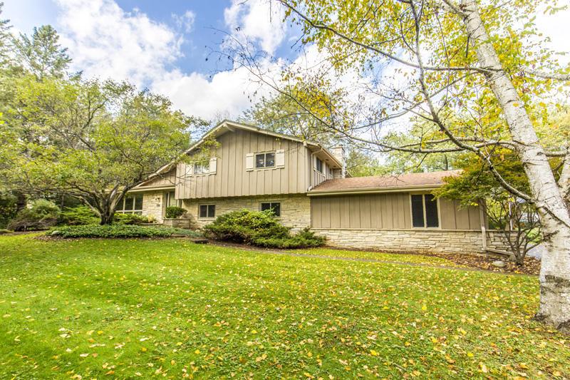 19110 Timberline Dr, Brookfield, WI 53045