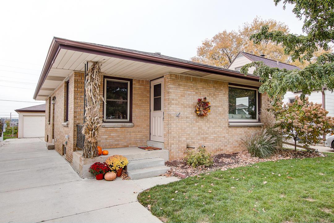 2335 S 99th St, West Allis, WI 53227