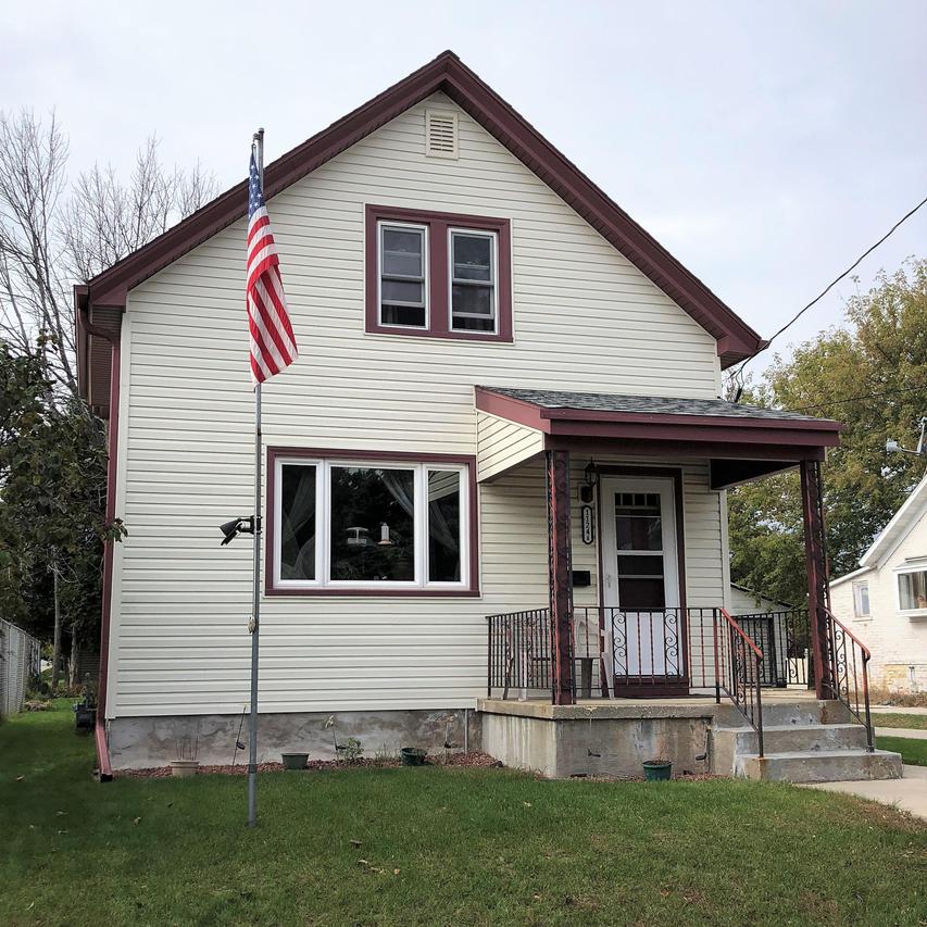 1124 S 19th St., Manitowoc, WI 54220