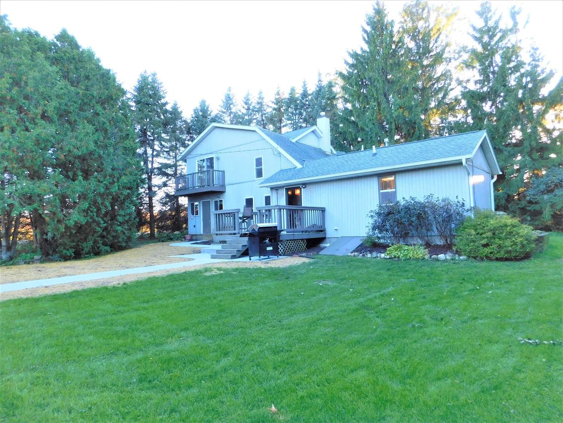 590 Decorah Rd, Trenton, WI 53095