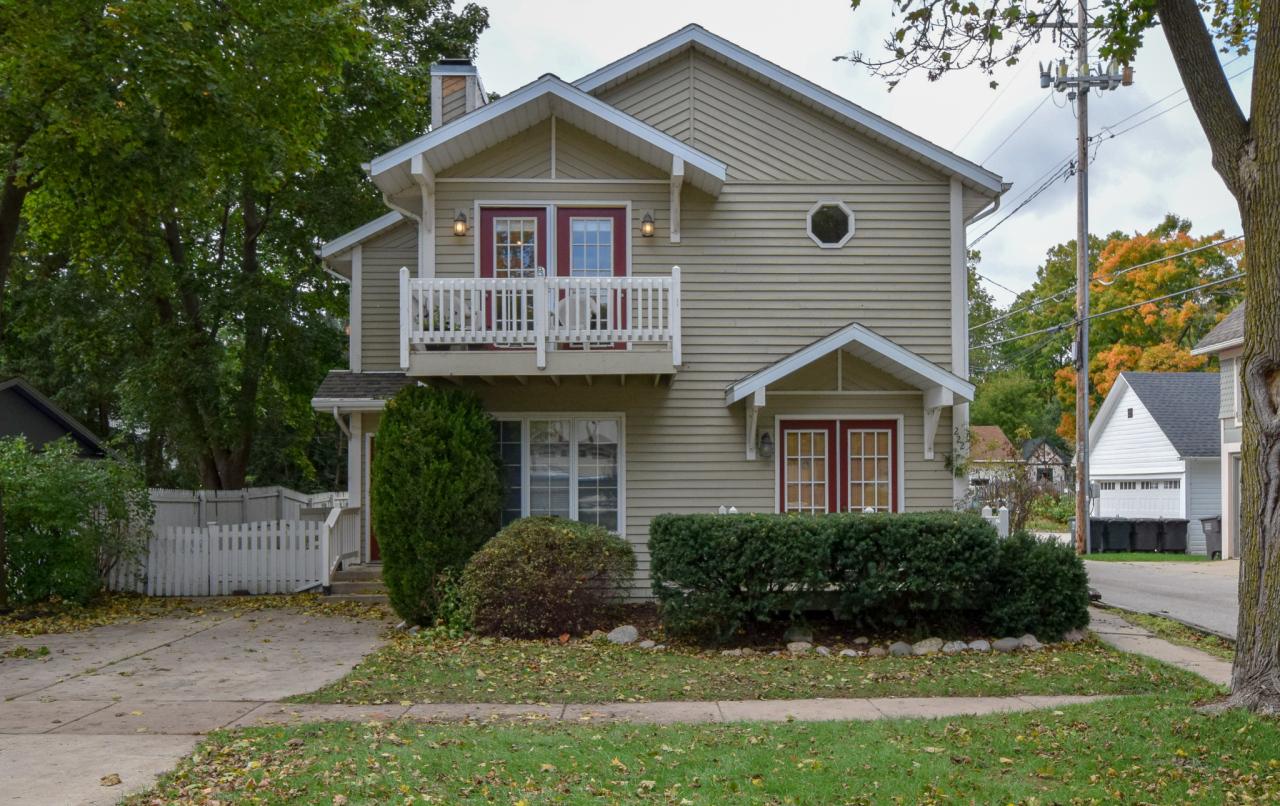 222 Madison St, Lake Geneva, WI 53147