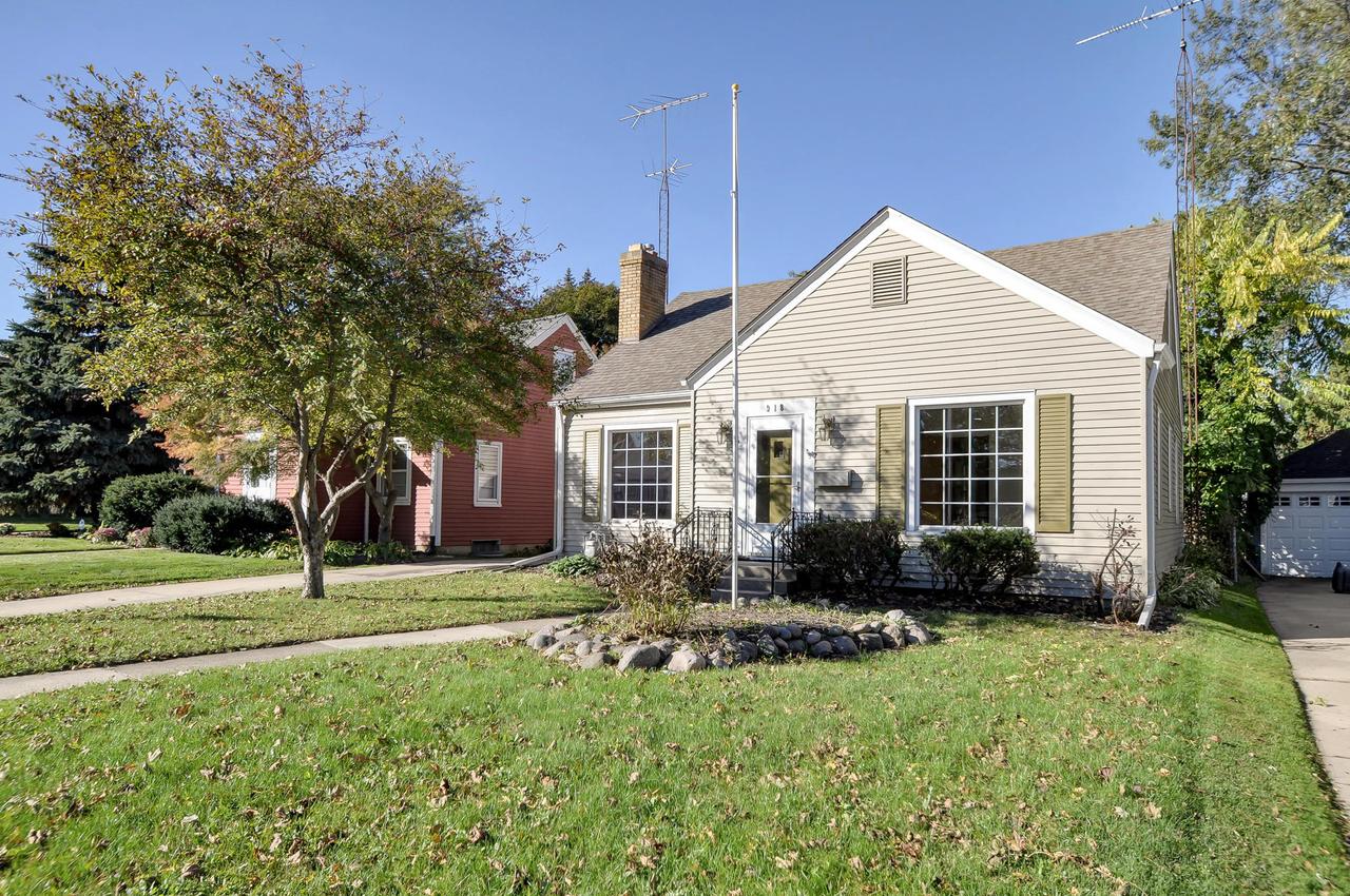 918 Lathrop Ave, Racine, WI 53405