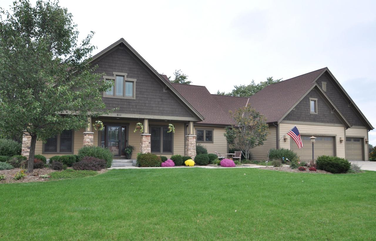 800 E Oak Ln, Oak Creek, WI 53154
