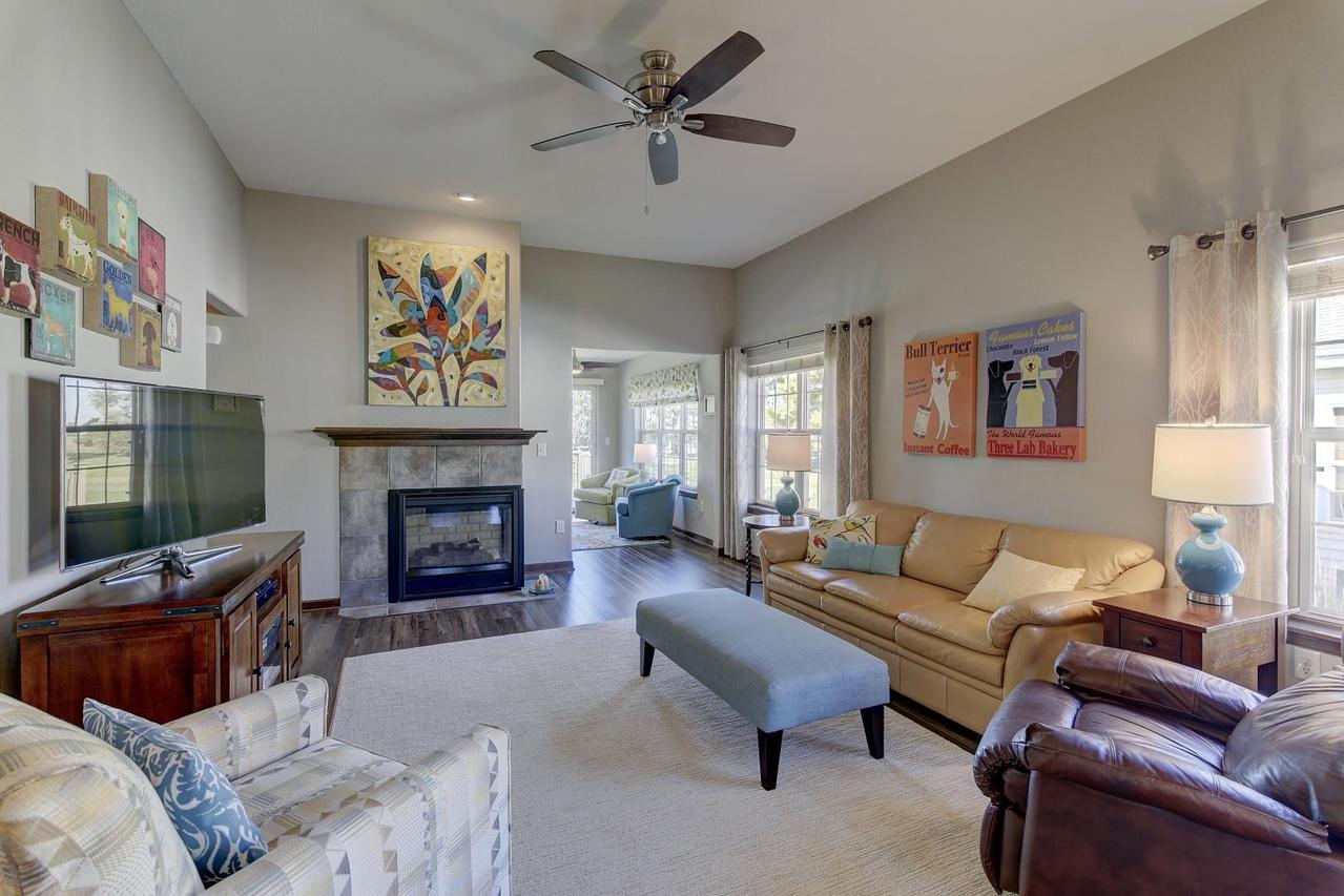 876 Sweetbriar Dr, Elkhorn, WI 53121